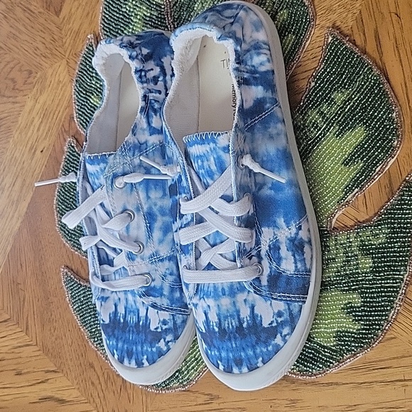 Time and Tru Shoes - 3/$12☆☆Time & Tru tie dye 11 wide sneakers.with memory foam